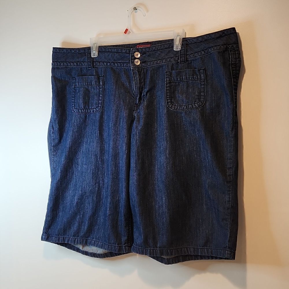 Torrid Blue Jean Denim Shorts 100% Cotton Casual Summer Women's Sz 24 EUC NICE! - Picture 3 of 14